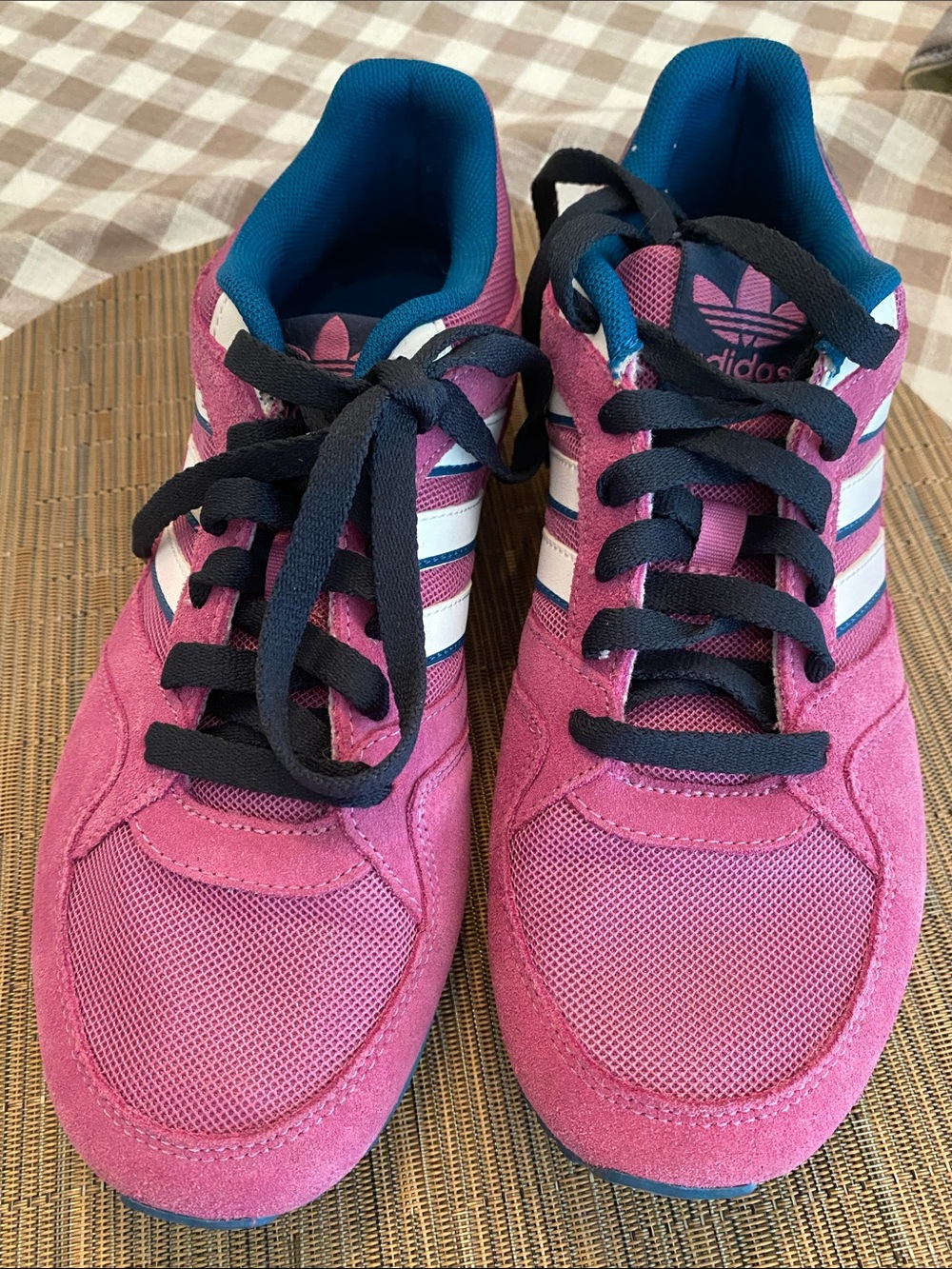 Women’s Pink & White Retro Runner Sneakers with Navy Laces size 7